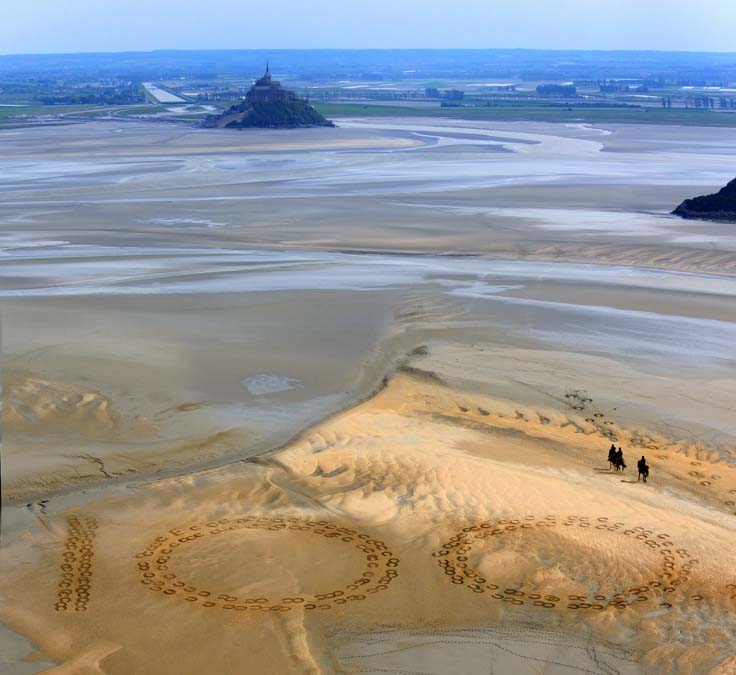 Giant hoof prints on Normandy beach mark 100 Days To Go to Alltech FEI World Equestrian Games™ 2014